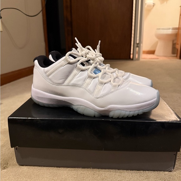 Jordan 11 Retro Low Legend Blue - Picture 2 of 10